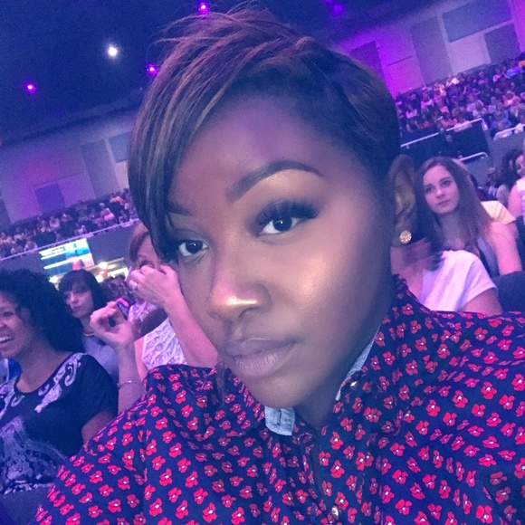 Meet your Posher, Justina - Picture 1 of 1